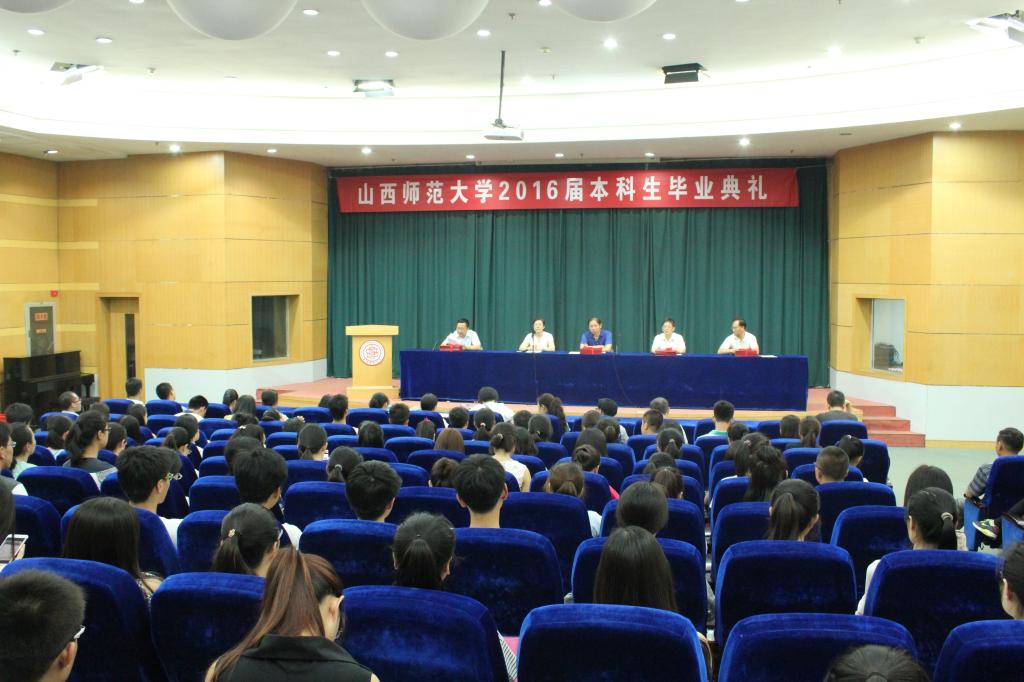 副院长王贵文宣读毕业生名单
