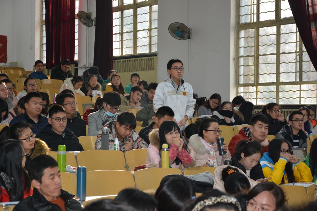 我们学生与沈教授互动